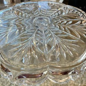 Heavy crystal cake pedestal
